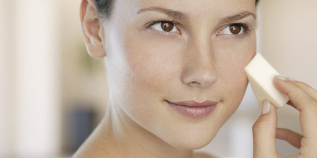 ¿Cómo aplicar la base con una esponja? Métodos probados.