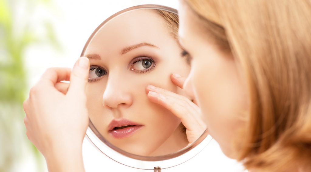 ¿Cómo derrotar el acné? Tratamientos para chicas 25+.